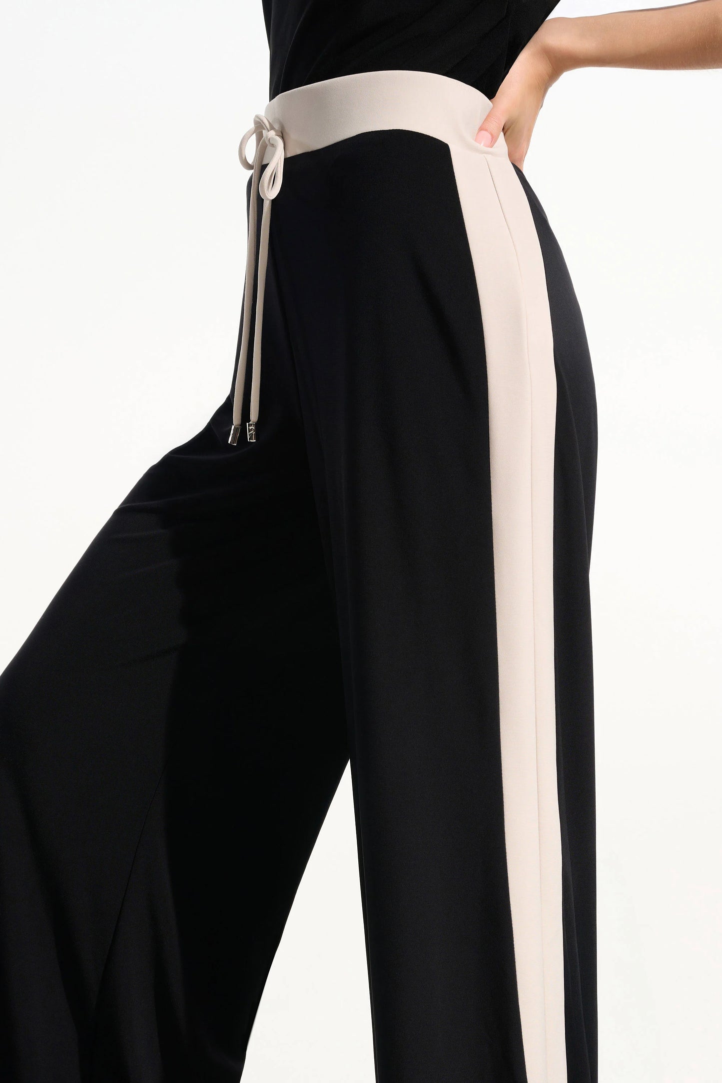 Silky Knit Color Block Wide Leg Pull-On Pants
261612
Hots