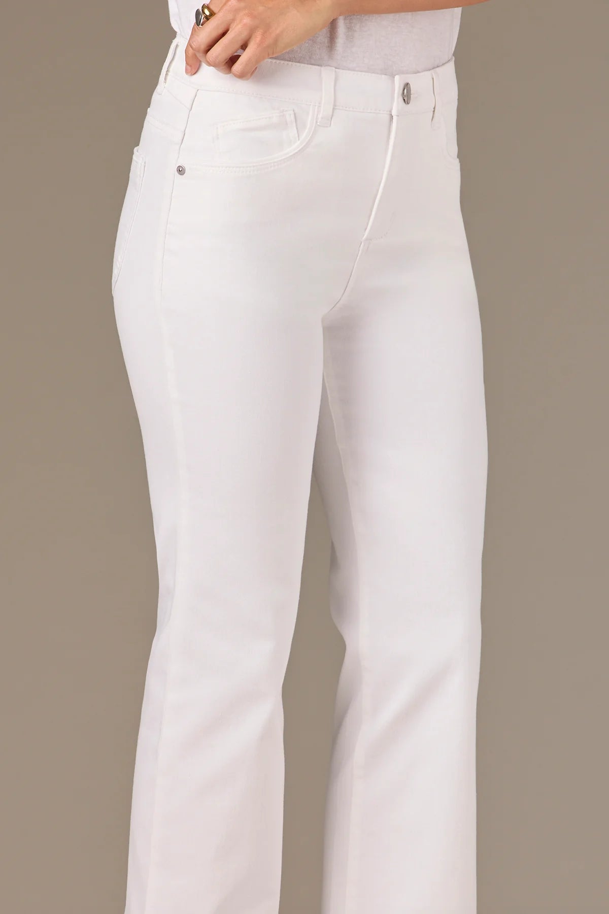 Wit & Wisdom Bennett Cropped Barely Boot Jeans White