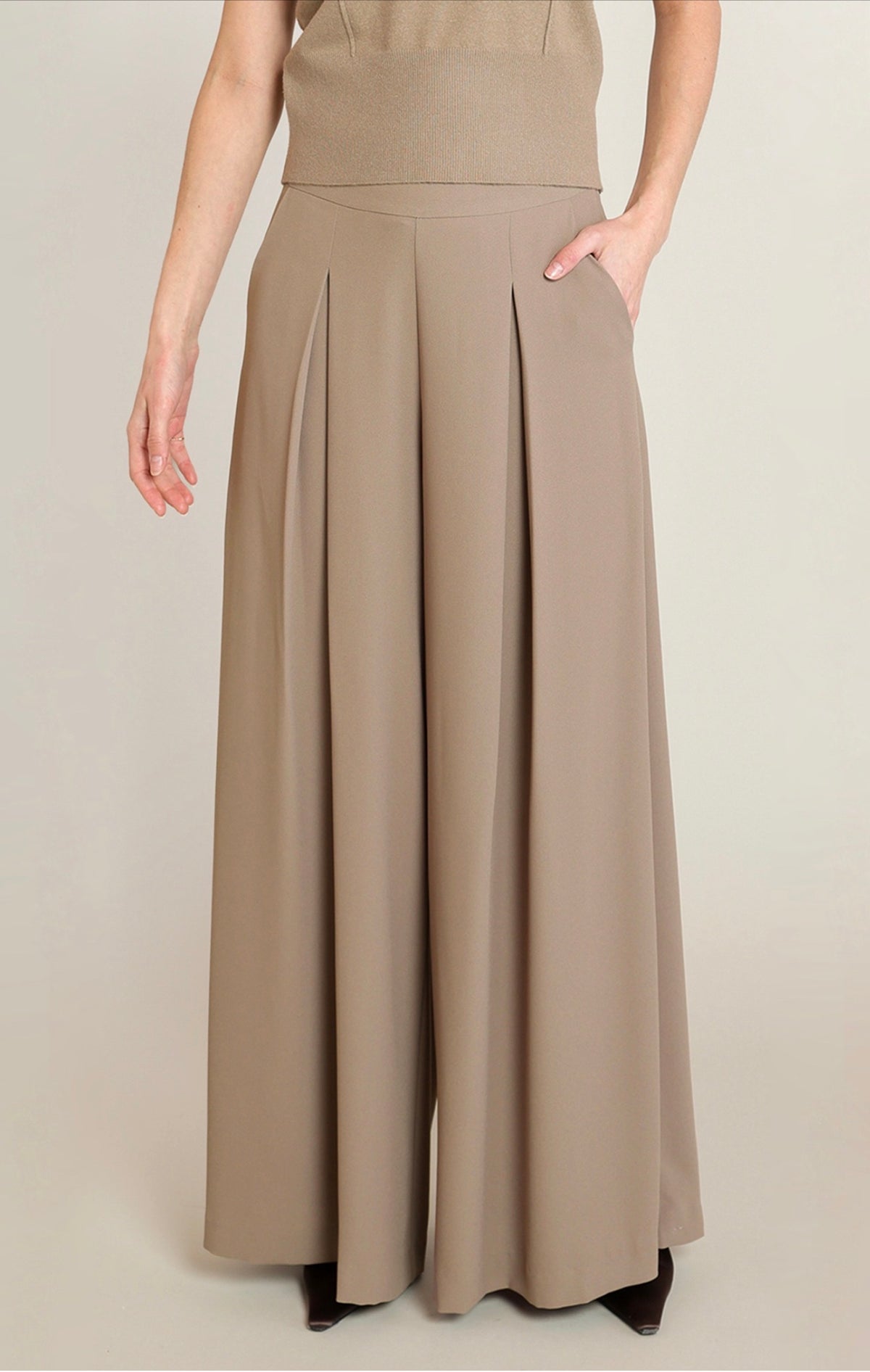 Black Tape Wide Leg Pleat Pants Mushroom
