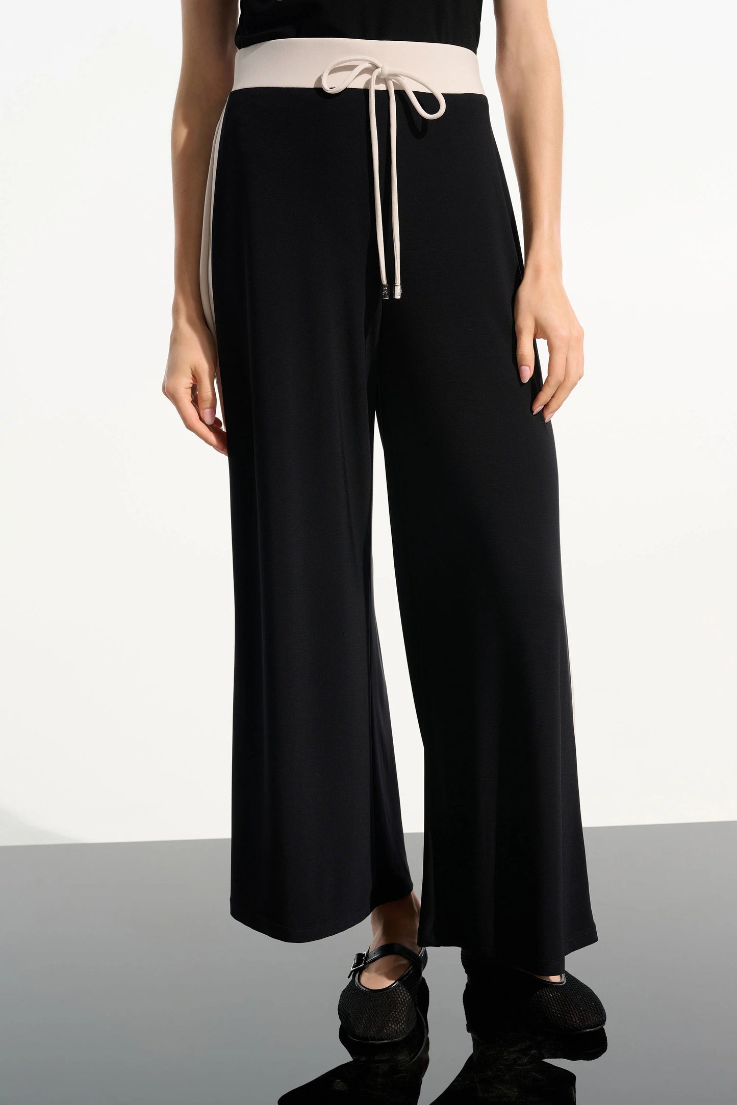 Silky Knit Color Block Wide Leg Pull-On Pants
261612
Hots