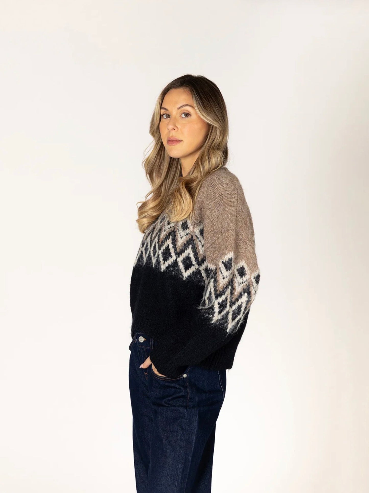 Lyla & Luxe Aria Crew Sweater