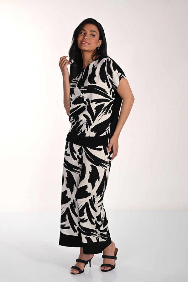Frank Lyman Crew Neck Abstract Pullover Style 266311