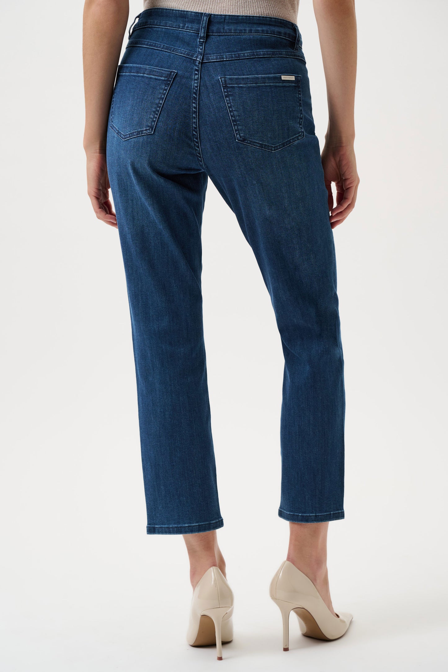 Gia | Classic Slim Fit Stretch Jeans
251966CO
Essential