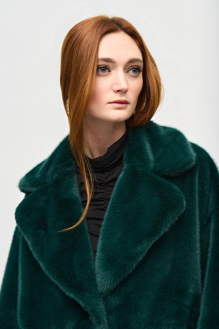 Faux Fur Straight Coat
243902
Magazine Style