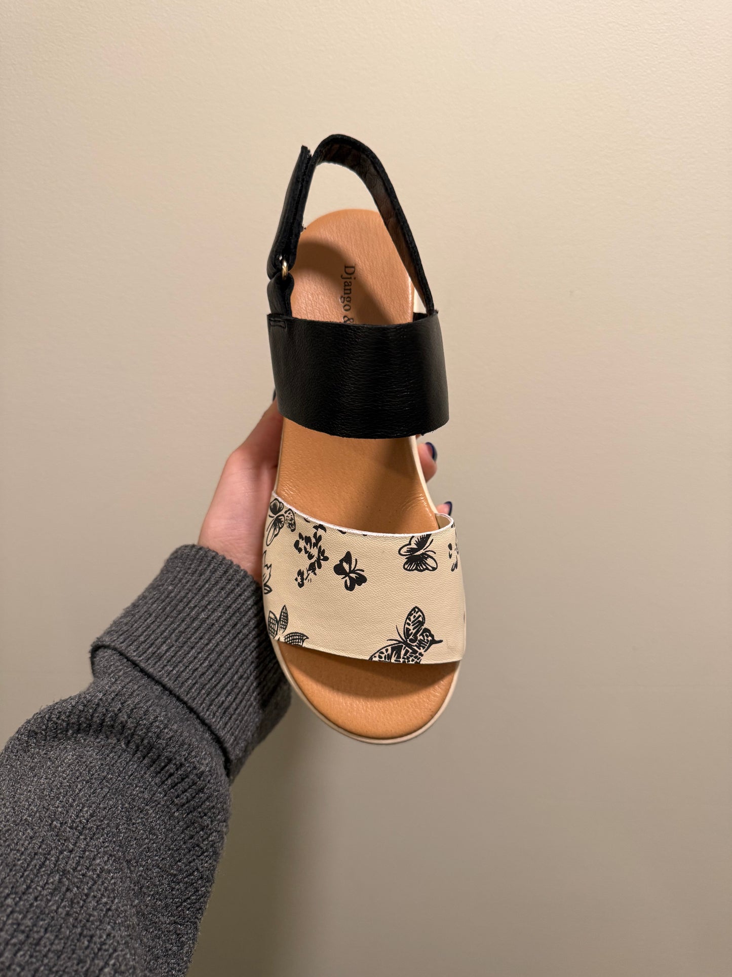 Django & Juliette Runar Sandal Milk/Black
