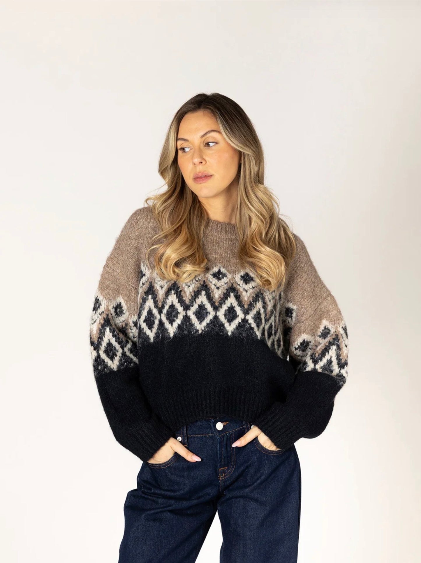Lyla & Luxe Aria Crew Sweater