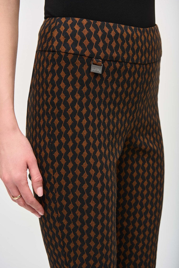 Jacquard Woven Abstract Print Slim Fit Pants
243306
Magazine