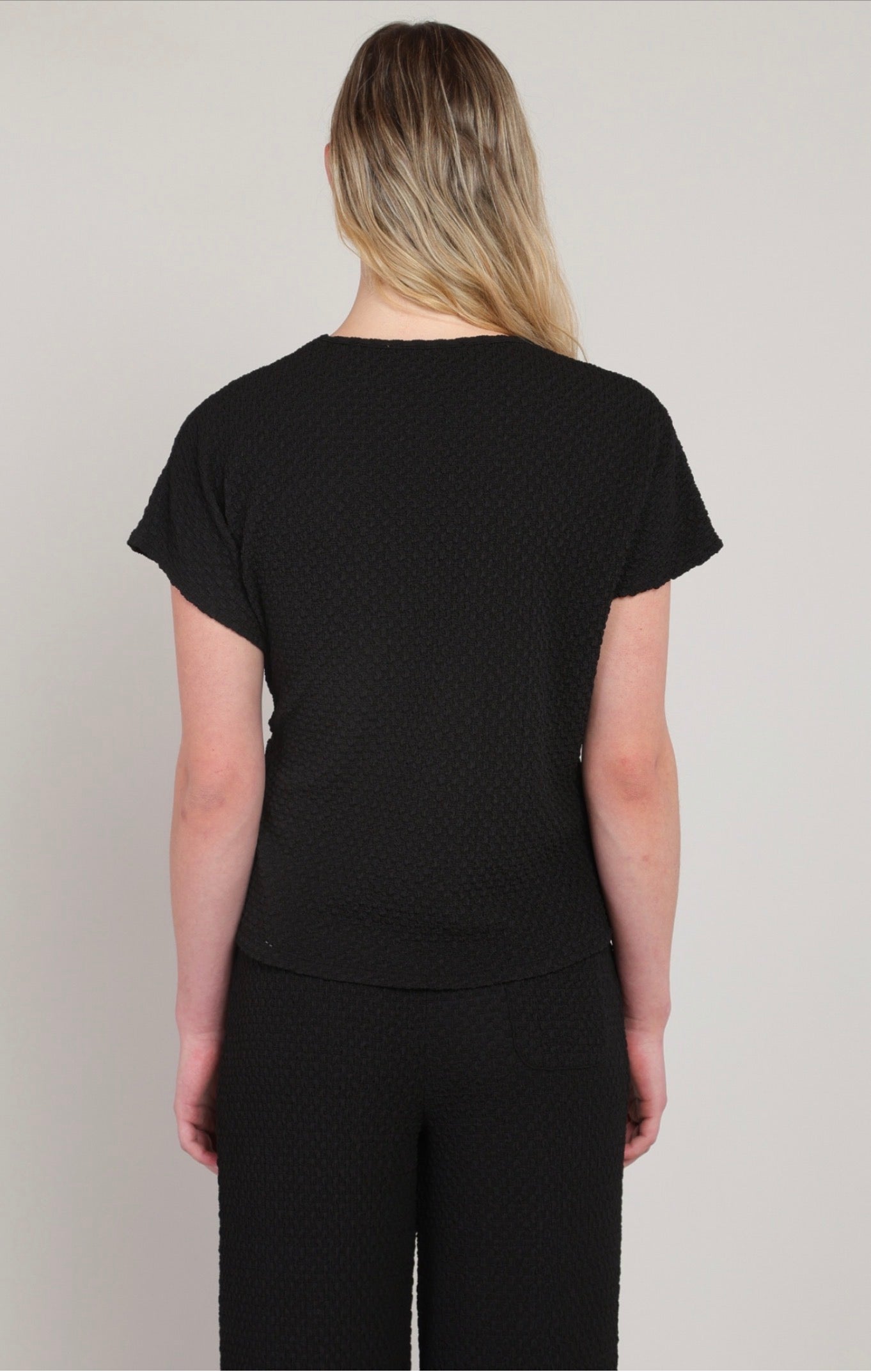 Room 34 Textured Knot Top Black