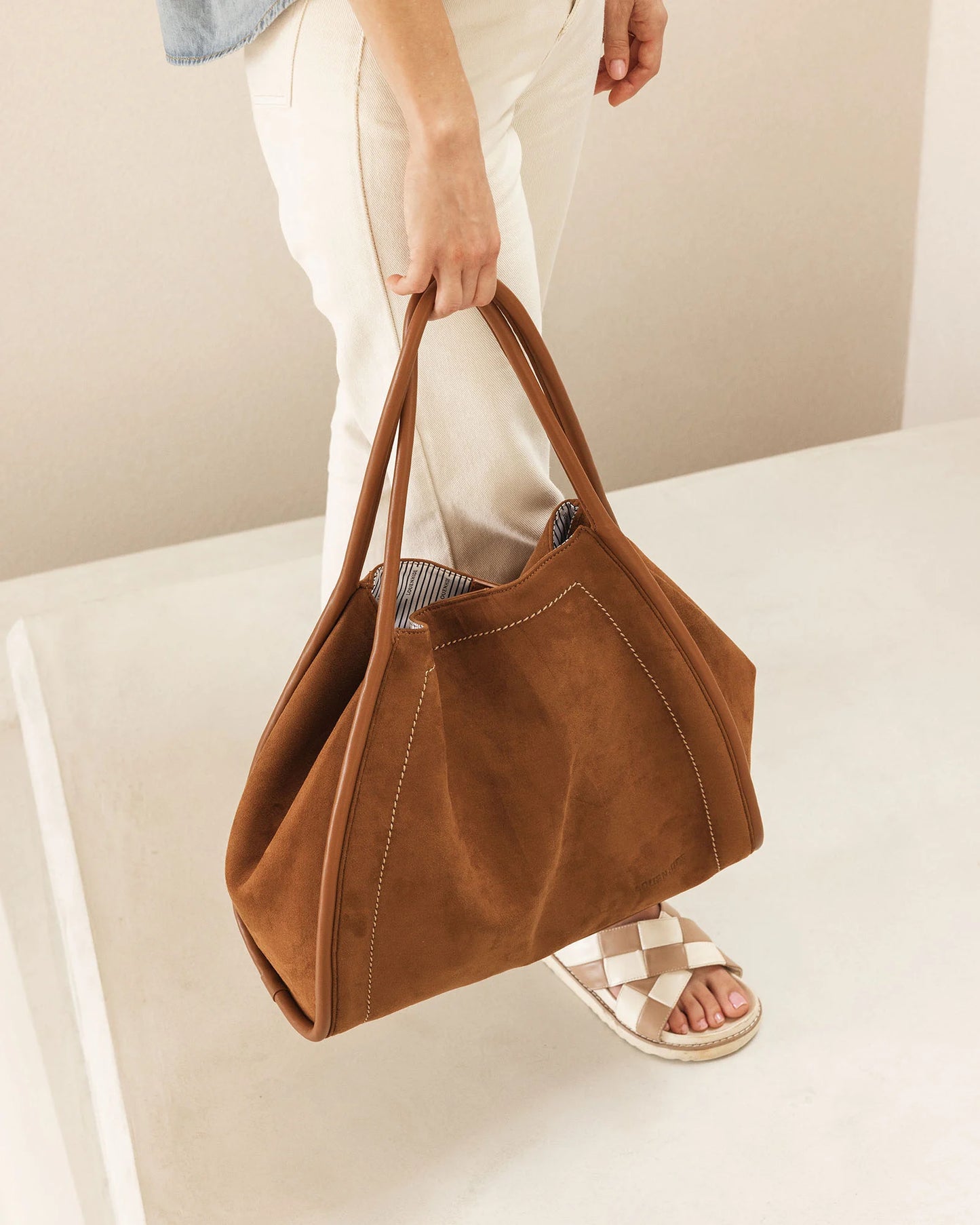 Louenhide Sutton Shoulder Bag Tan