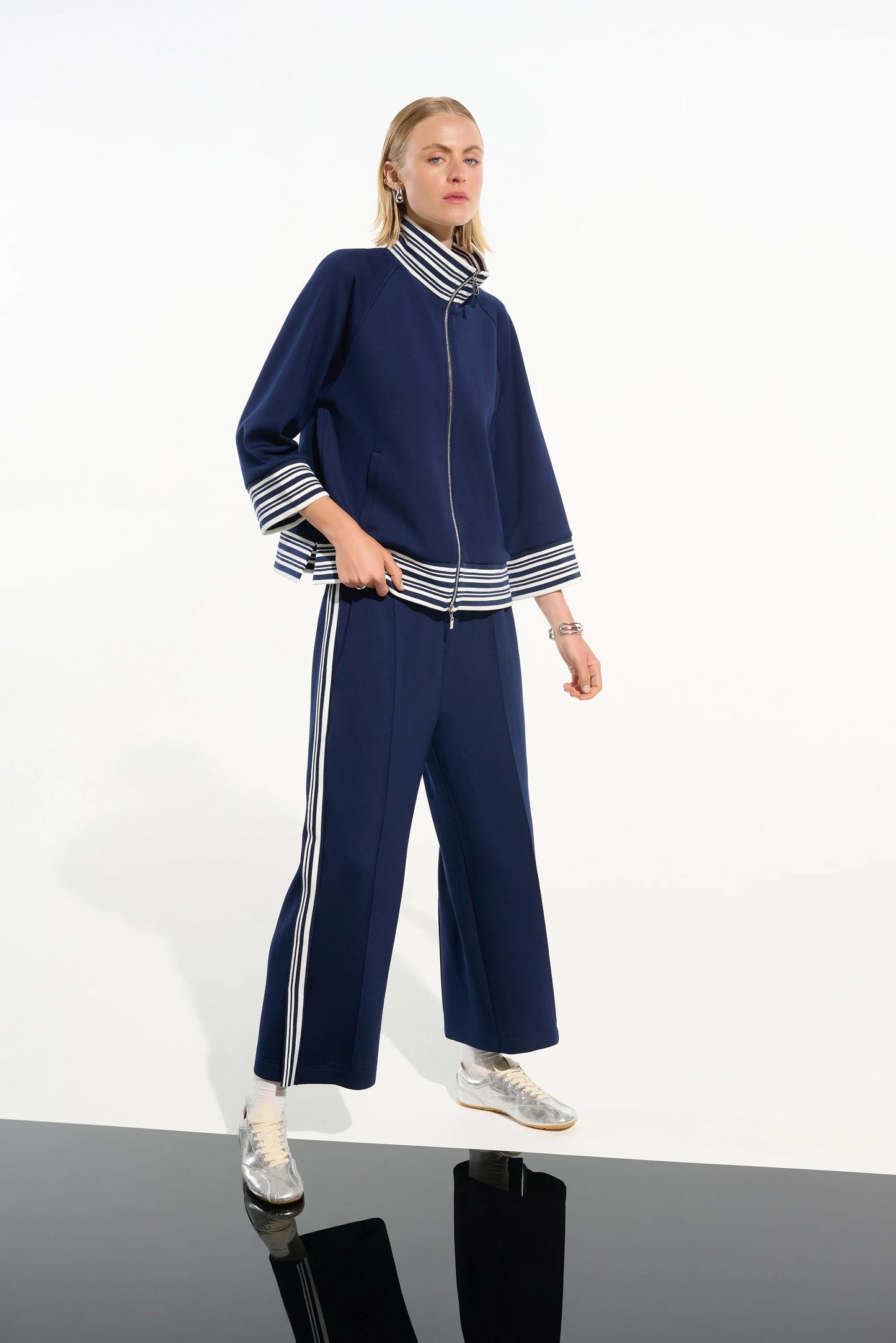 Scuba Jersey Jacket With Funnel Collar
261617
Hots