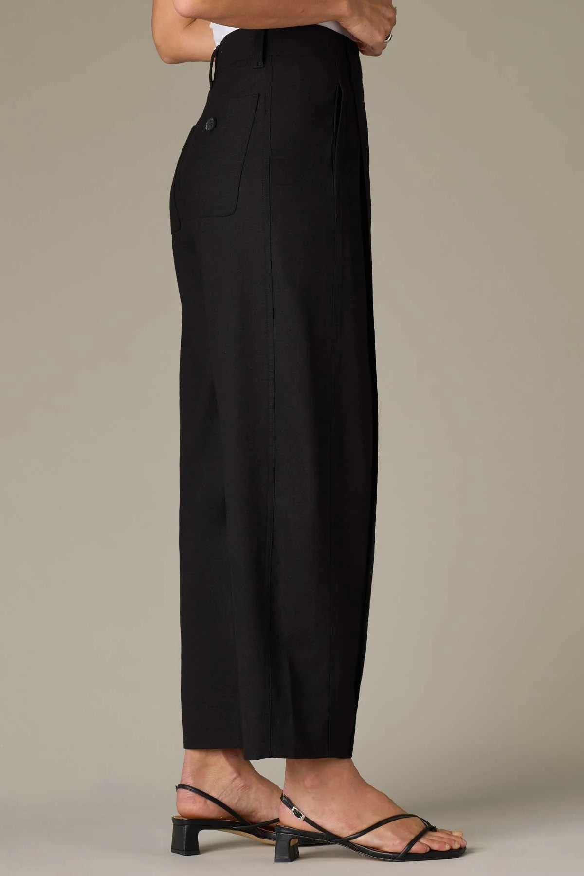 Wit & Wisdom Pleated Barrel Leg Trousers