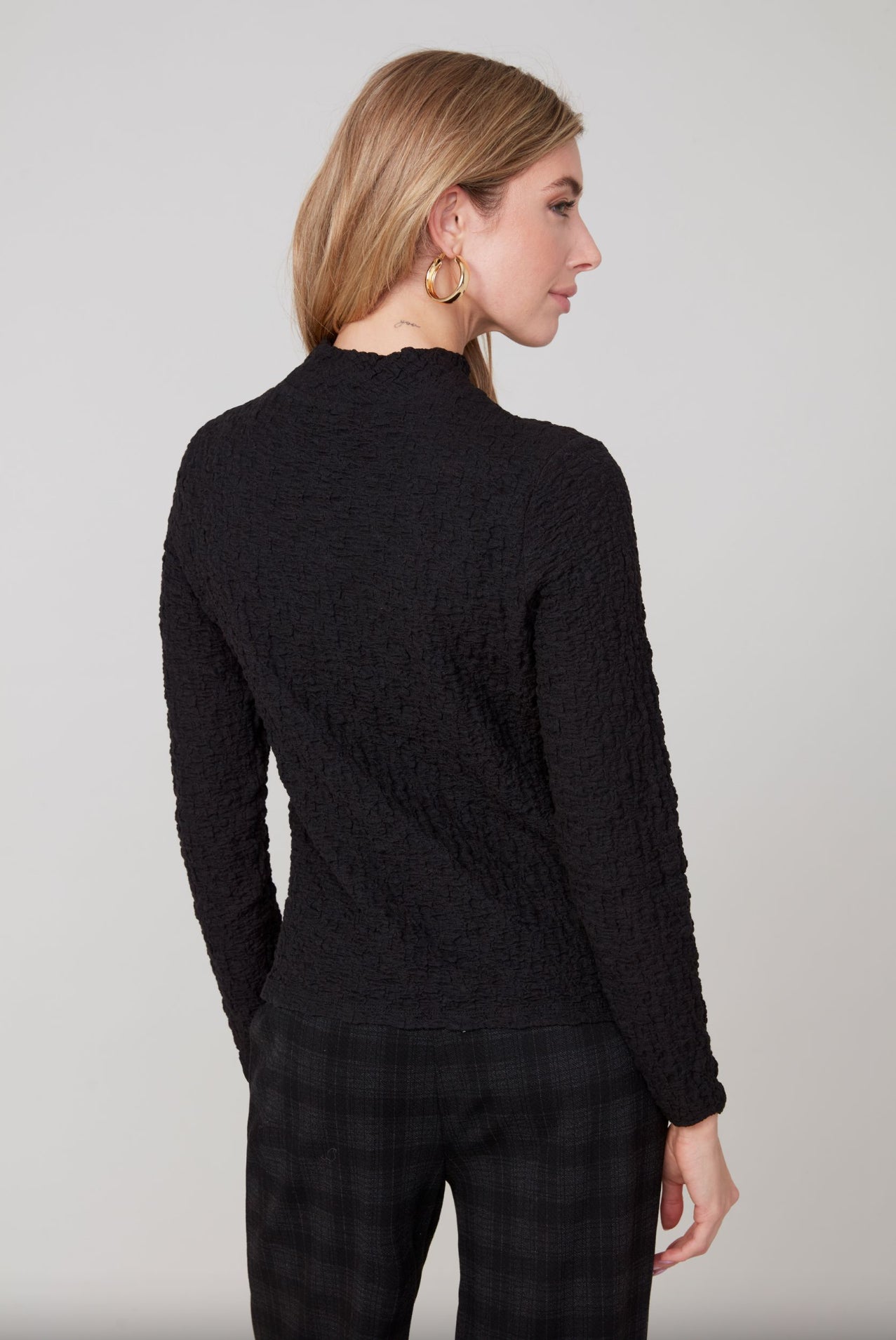 Renuar Textured Turtleneck Top Black