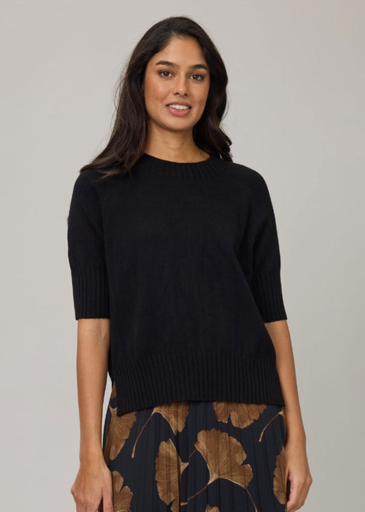 Pistache Short Sleeve Crew Knit Sweater Black