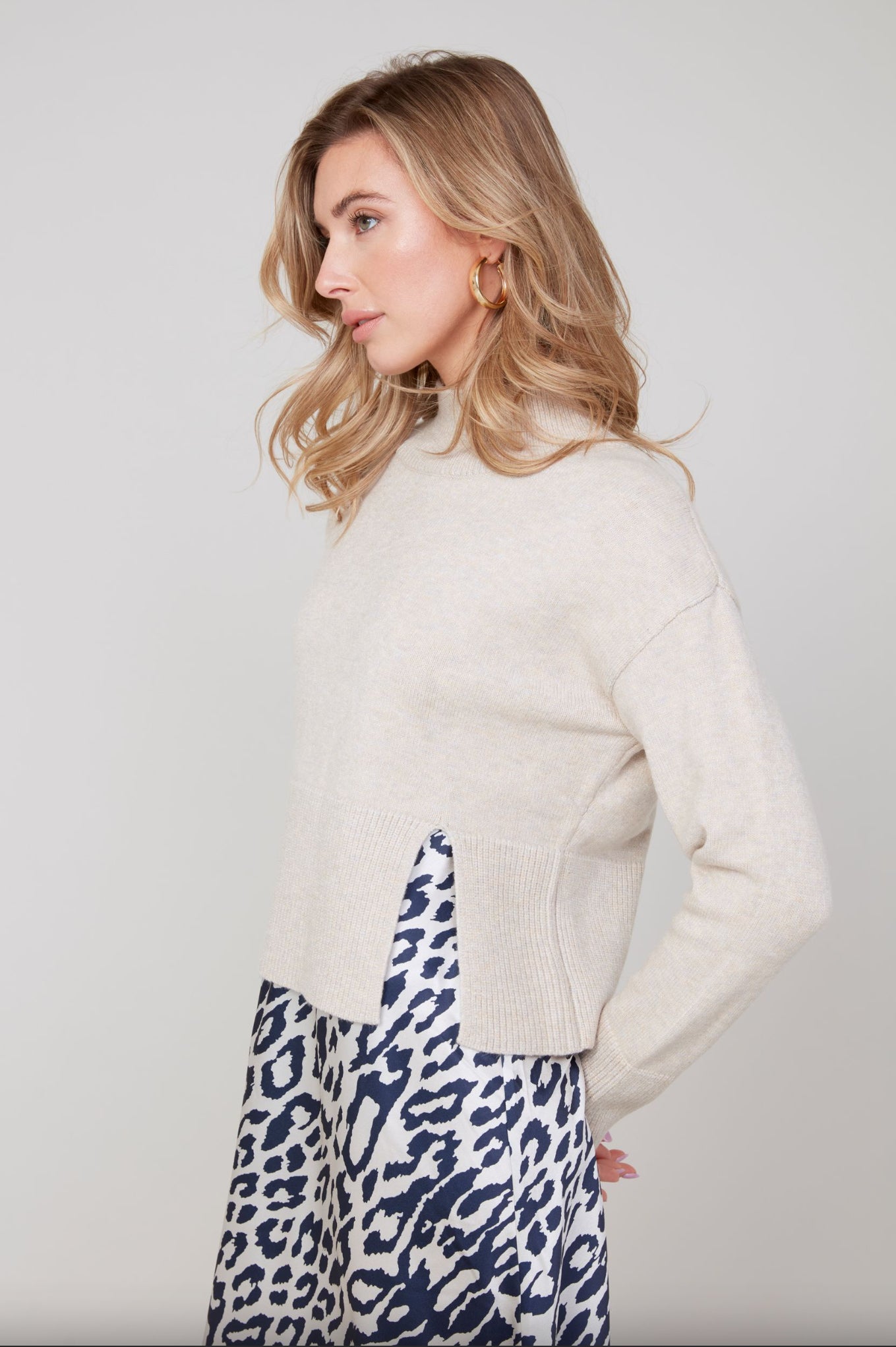 Renuar Cropped Slit Sweater Heather Oyster