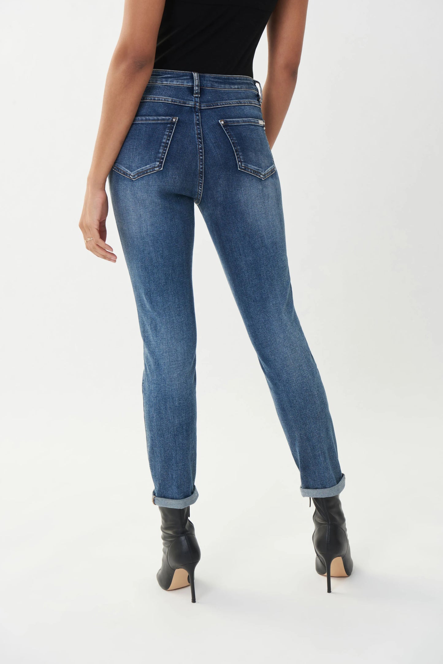 Cropped Jeans With Rolled Hem
213942S24