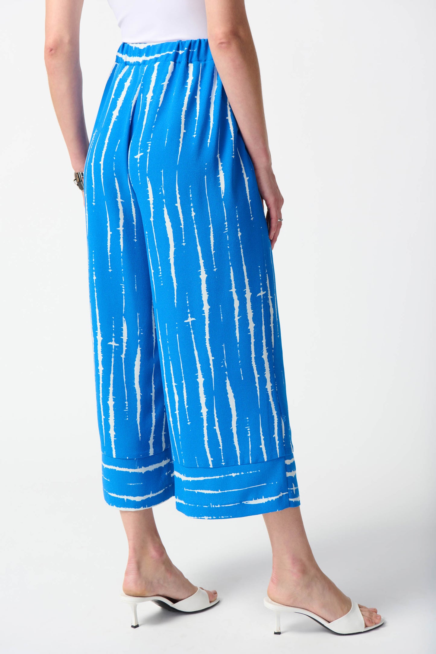 Woven Abstract Print Culotte Pants
242047