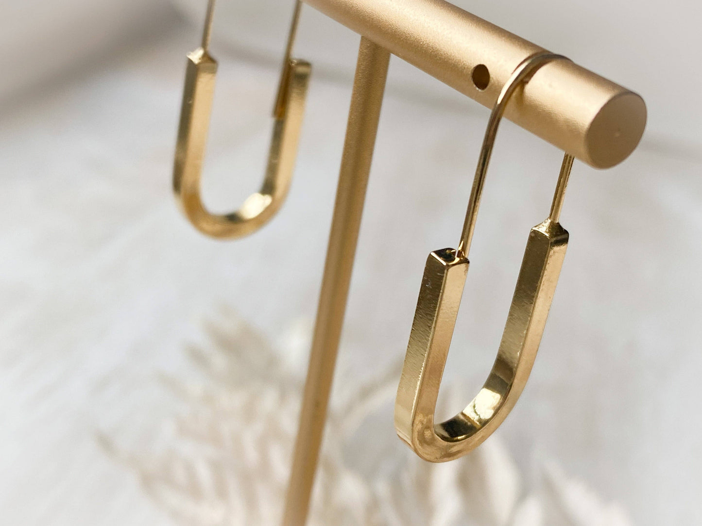 Agaveh Girl Minimalist Hoop Earrings