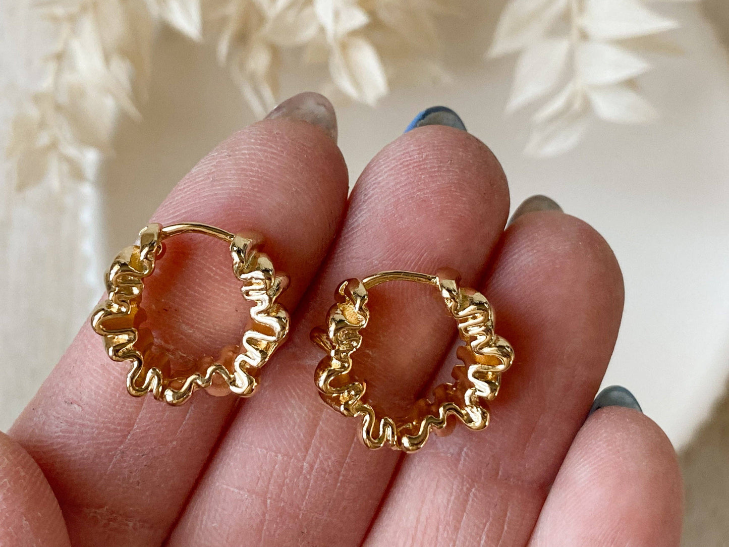 Agaveh Girl Ribbon Hoop Earrings
